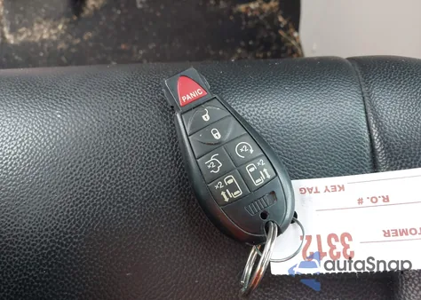 2011 Chrysler Town & Country Touring-L from USA, damaged, VIN 2A4RR8DG5BR655924